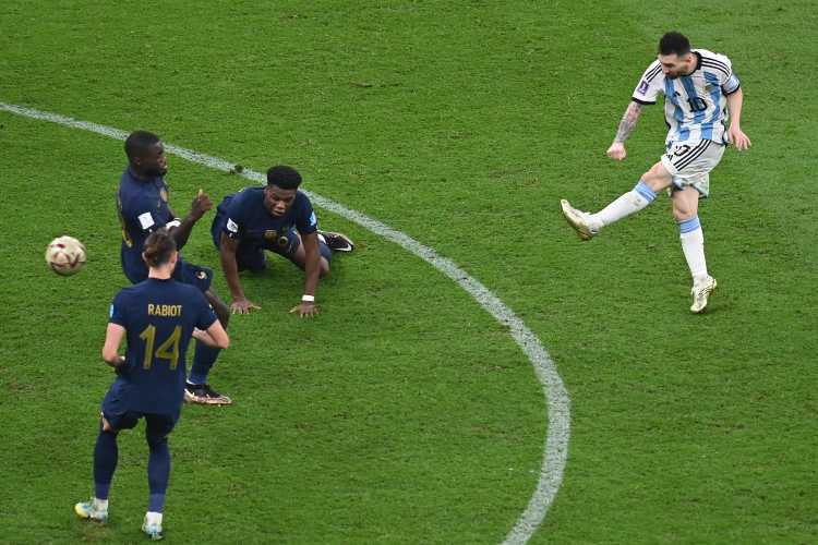 Leo Messi in azione nella finale dei Mondiali