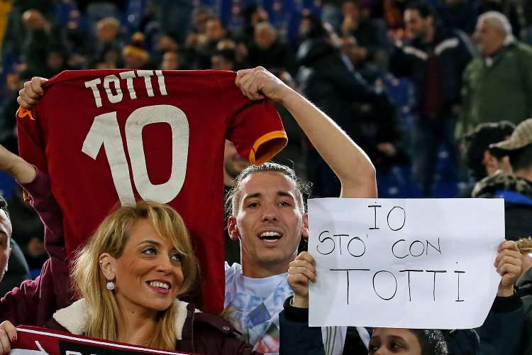 I tifosi della Roma per Totti e contro Spalletti