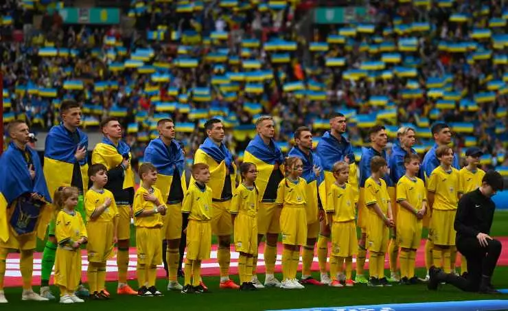 Ucraini con la loro bandiera