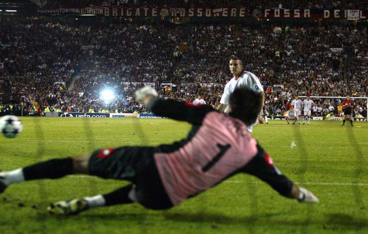 Gianluigi Buffon perde la Champions League 2003. (ansa-tvplay) 