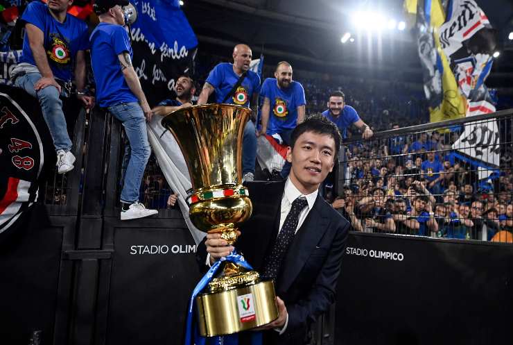 Steven Zhang festeggia la Coppa Italia. (ansa-tvplay)