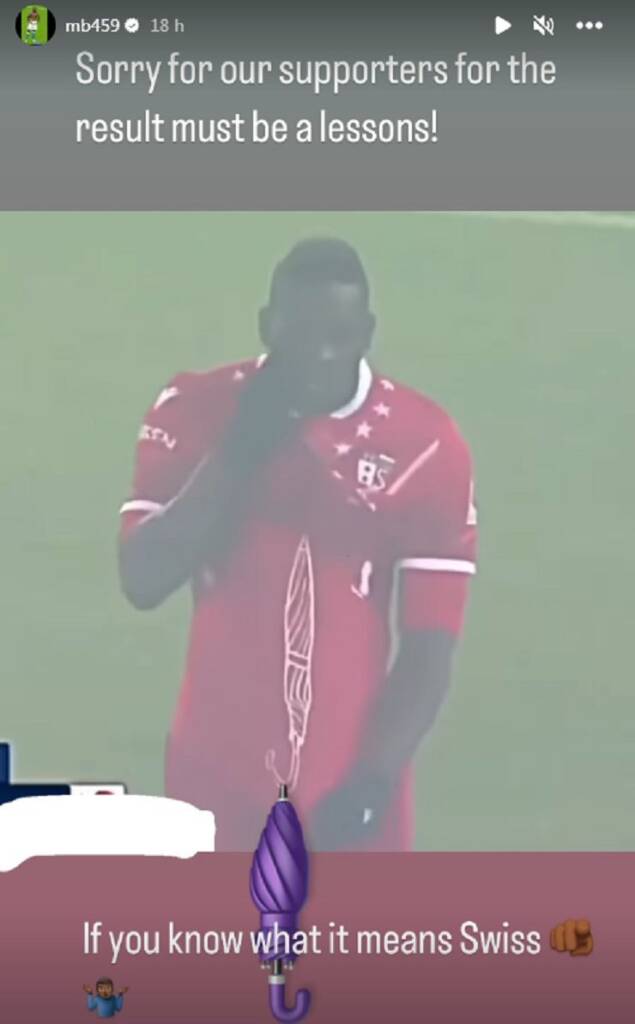 Balotelli mostra l'ombrello sotto la maglia