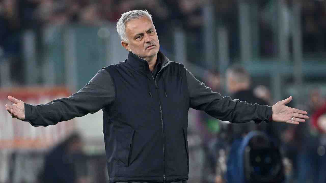 Mourinho infiamma derby Roma-Lazio