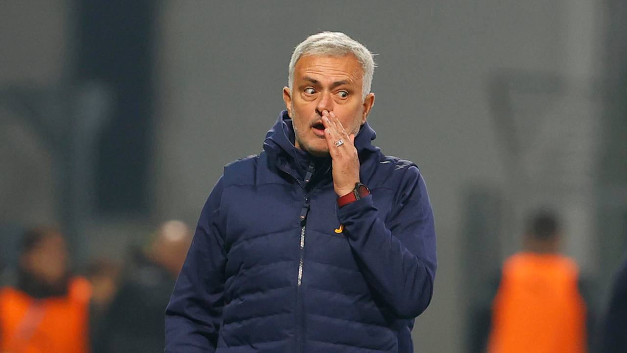 Mourinho karsdorp Roma tvplay 20221111 ansa