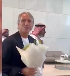 Roberto Mancini, le prime immagini in Arabia Saudita