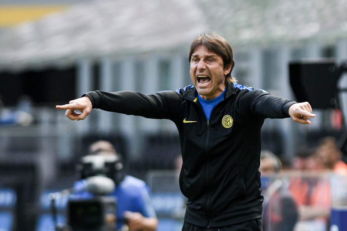 Conte dà indicazioni 