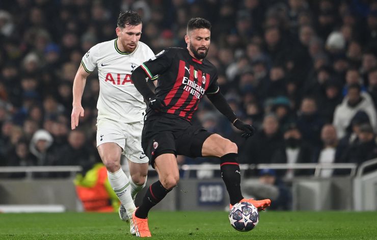 Hojbjerg contrasta Giroud in Tottenham-Milan. (ansa-tvplay) 20230928