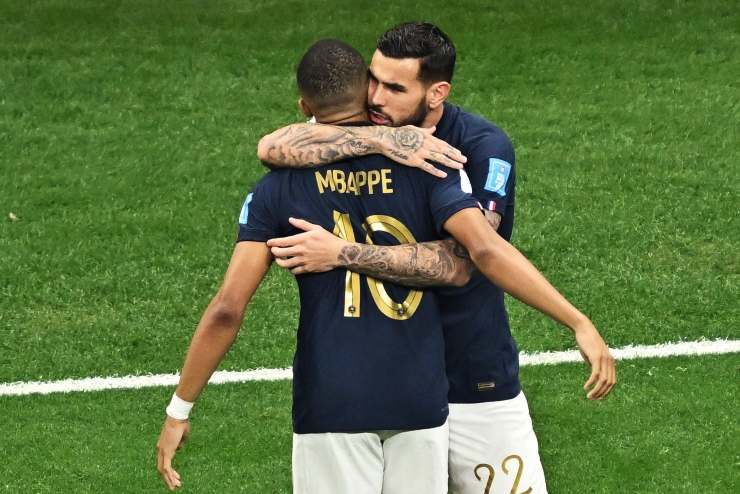 Theo Hernandez e Kylian Mbappé. (ansa-tvplay) 