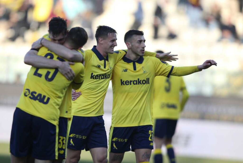 Serie B: Il Modena Sorprende Il Parma, Colpo Ascoli A Como | Classifica ...