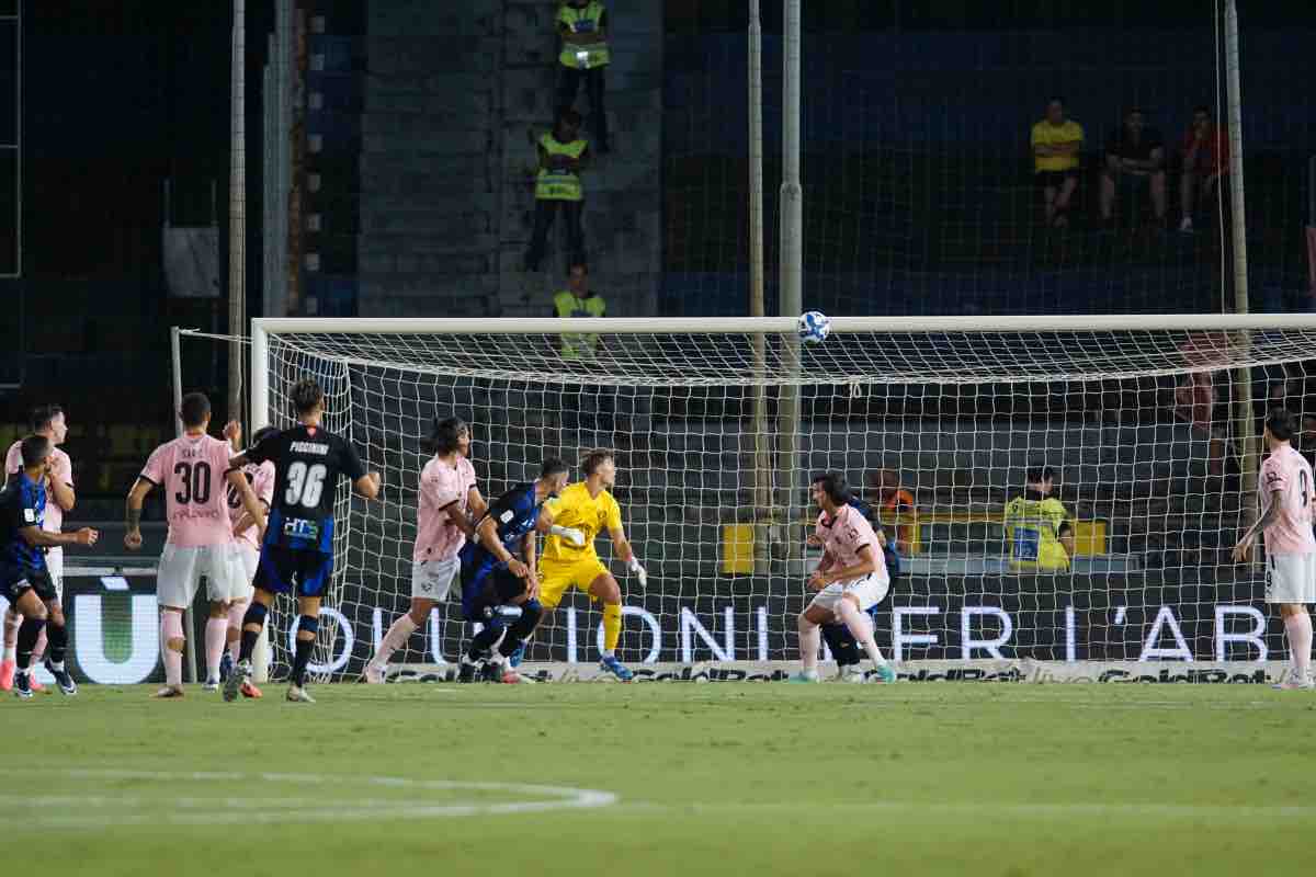 Pisa-Palermo, scontro di gioco choc