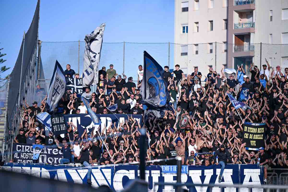 Disordini sugli spalti durante Cagliari-Napoli