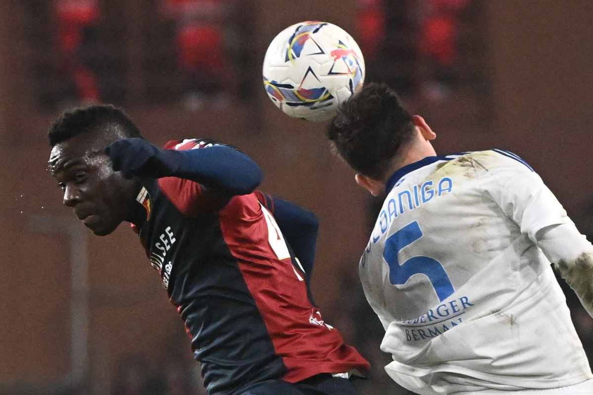 Balotelli con la maglia del Genoa