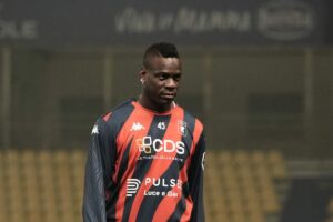 Balotelli pensieroso