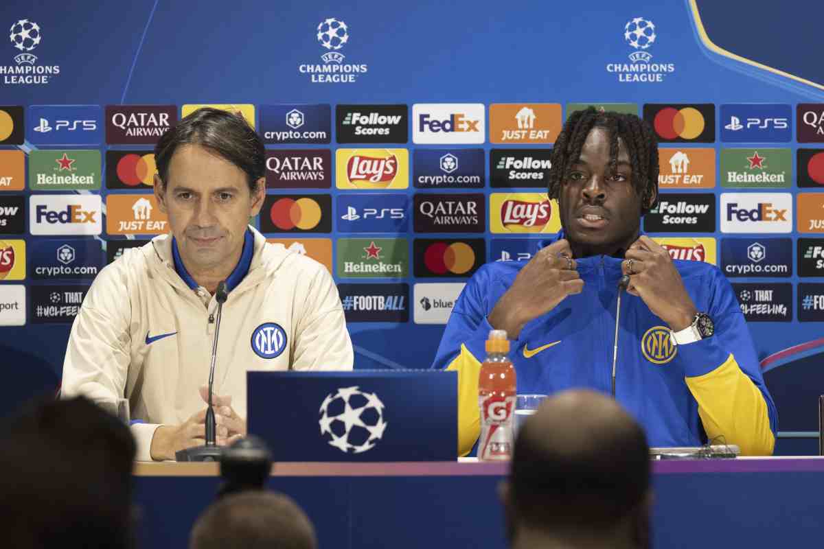 Bisseck con Inzaghi in conferenza