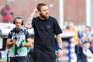 Daniele De Rossi sulla panchina della Roma