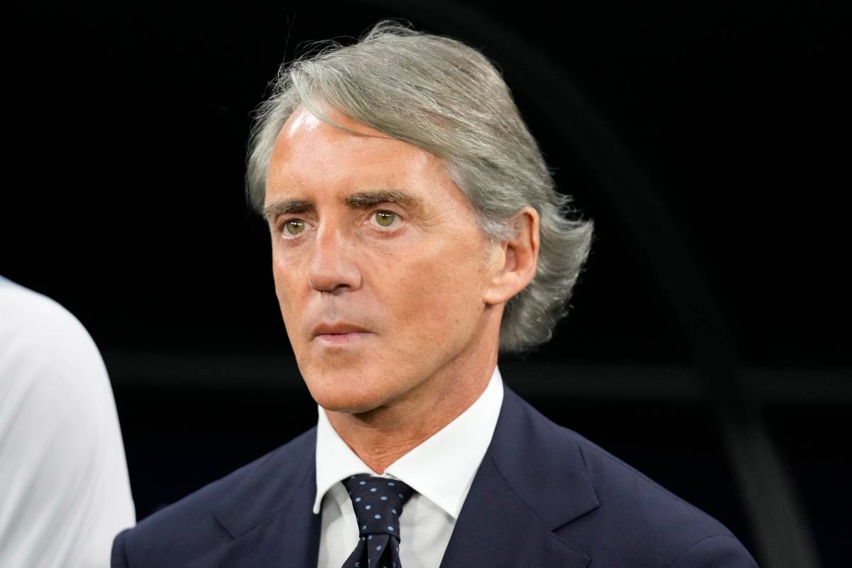 Roberto Mancini osserva