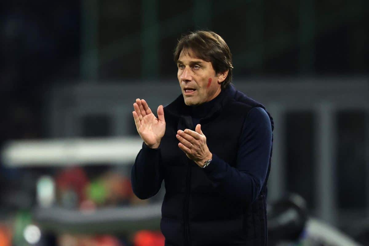 Conte applaude