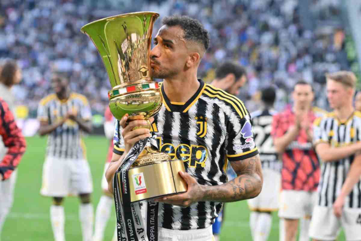 Danilo con la Coppa Italia