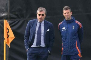 Cristiano Giuntoli e Thiago Motta osservano