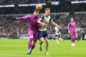 Kulusevski con la maglia del Tottenham