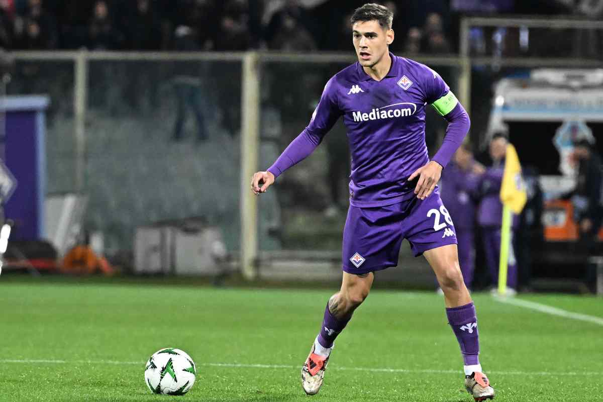 Martinez Quarta con il pallone in campo