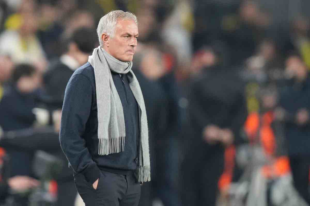 Calciomercato Roma, colpo di scena: assist di Mourinho, l’addio è più vicino