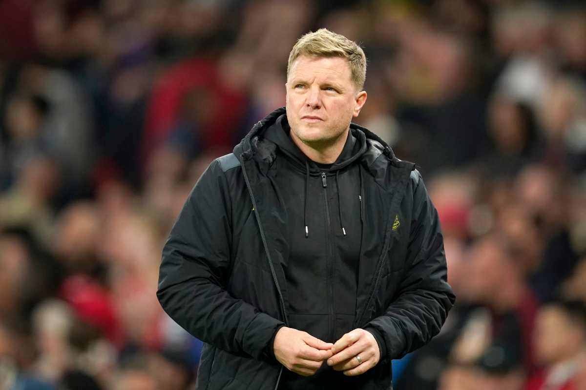 Eddie Howe osserva