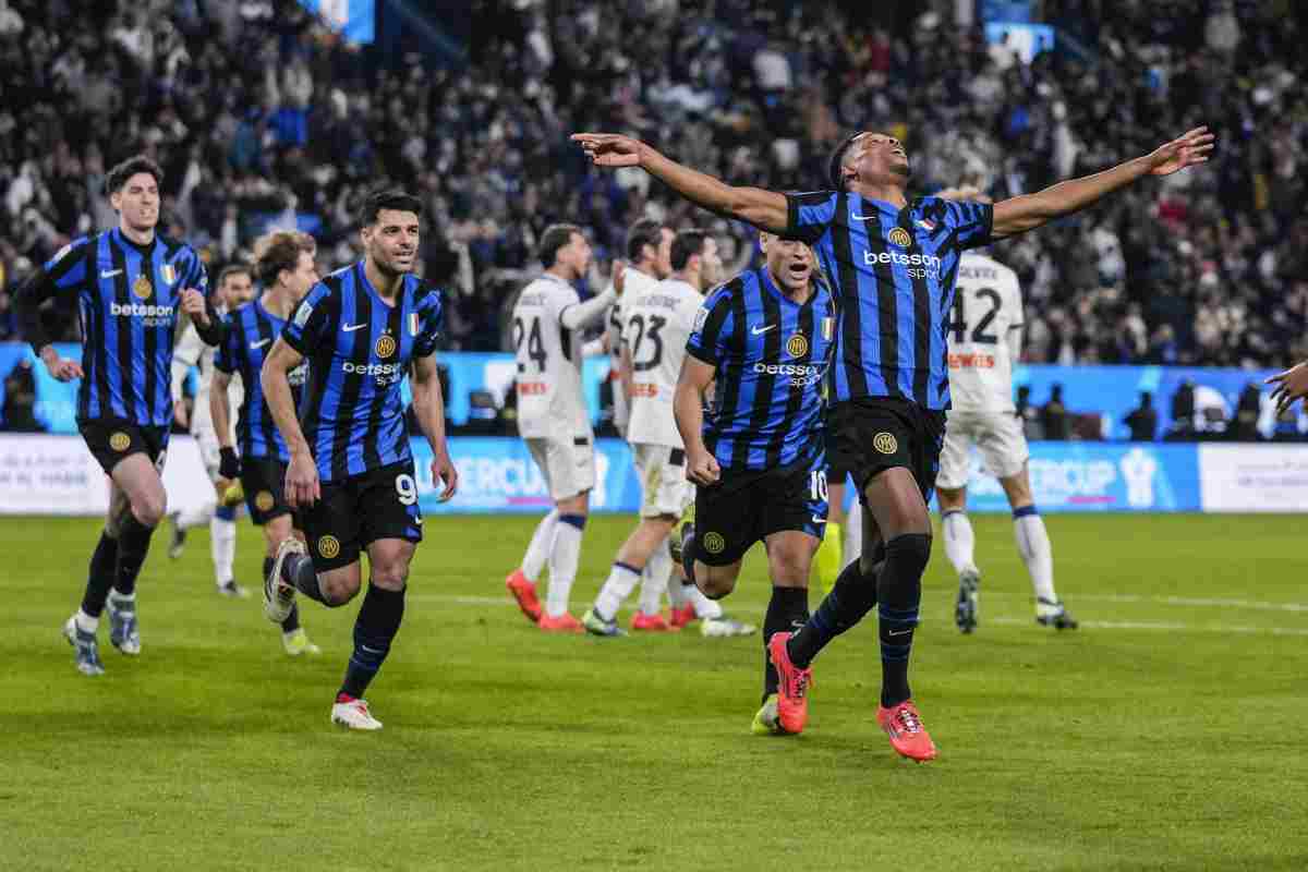 Supercoppa, la doppietta di Dumfries fa fuori l’Atalanta: Inter in finale