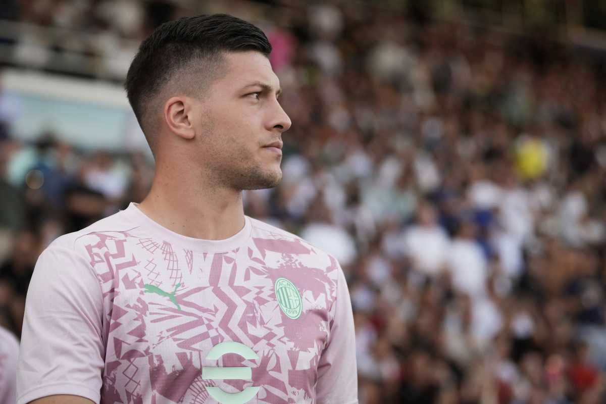 Luka Jovic osserva