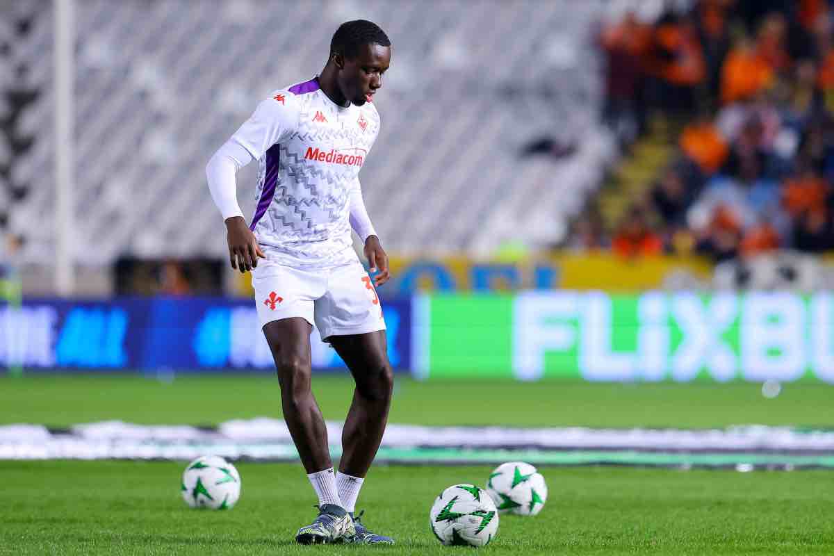 Kayode con la maglia della Fiorentina