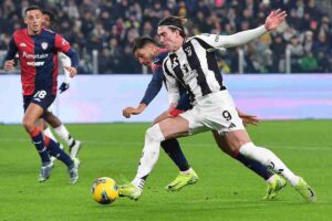 Vlahovic in azione allo Juventus Stadium