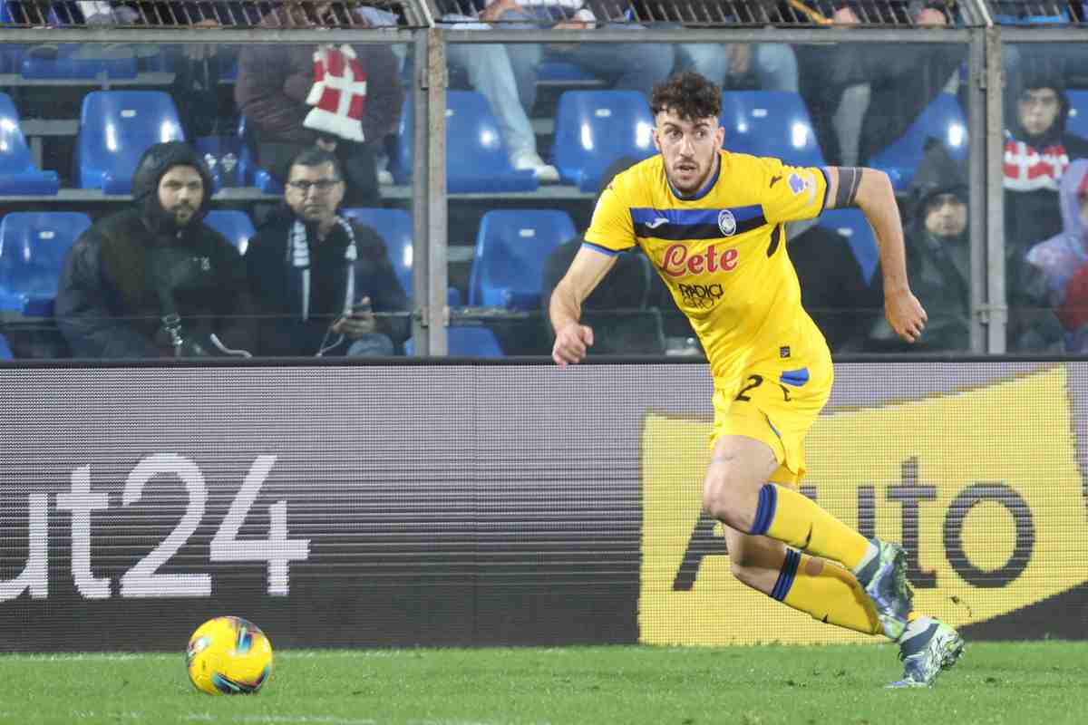 Matteo Ruggeri in azione in Como-Atalanta