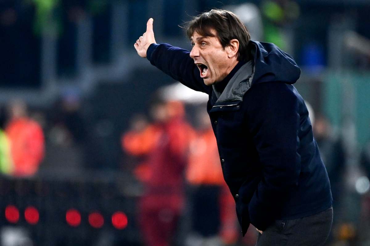 Antonio Conte sulla panchina del Napoli