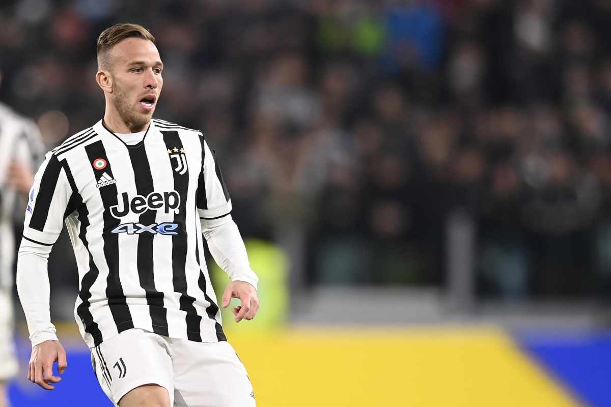 Arthur in campo con la Juve