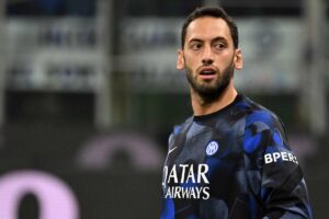 Calhanoglu con la maglia dell'Inter