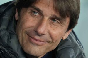 Conte sorride