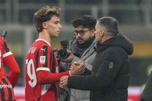 Joao Felix stringe la mano a Conceicao