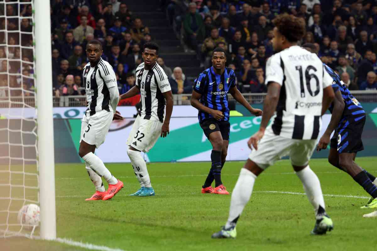 I giocatori di Juve e Inter in campo