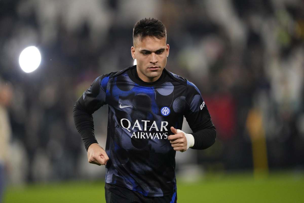 Lautaro Martinez durante il riscaldamento