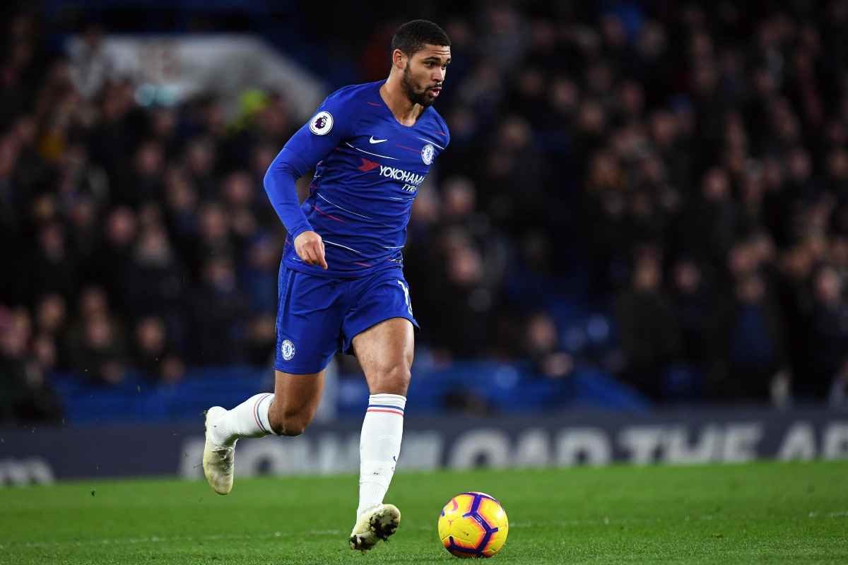 Loftus-Cheek in azione palla al piede