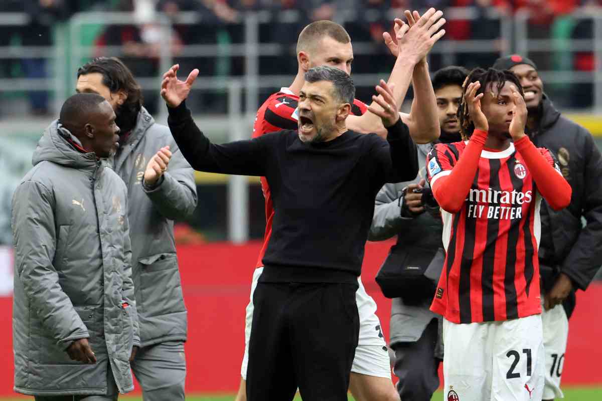 Conceiçao con i giocatori del Milan