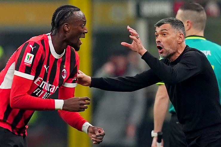 Tammy Abraham con Sergio Conceicao