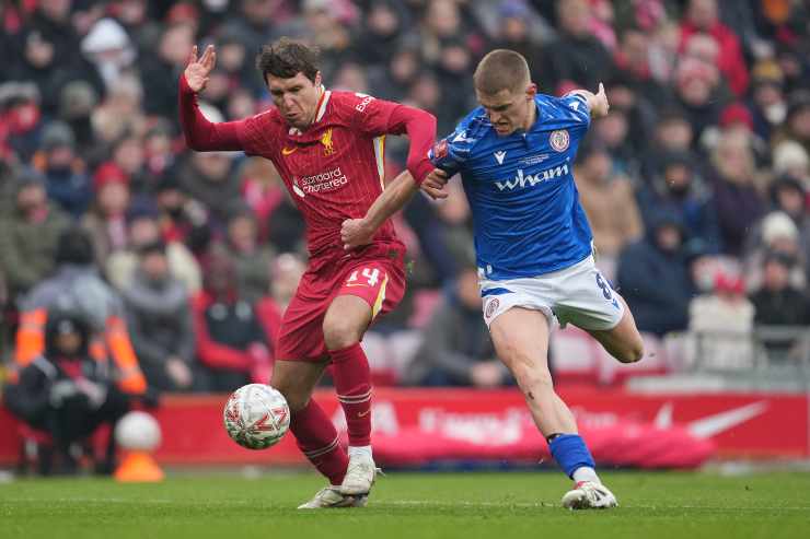 Federico Chiesa in campo con il Liverpool in FA Cup