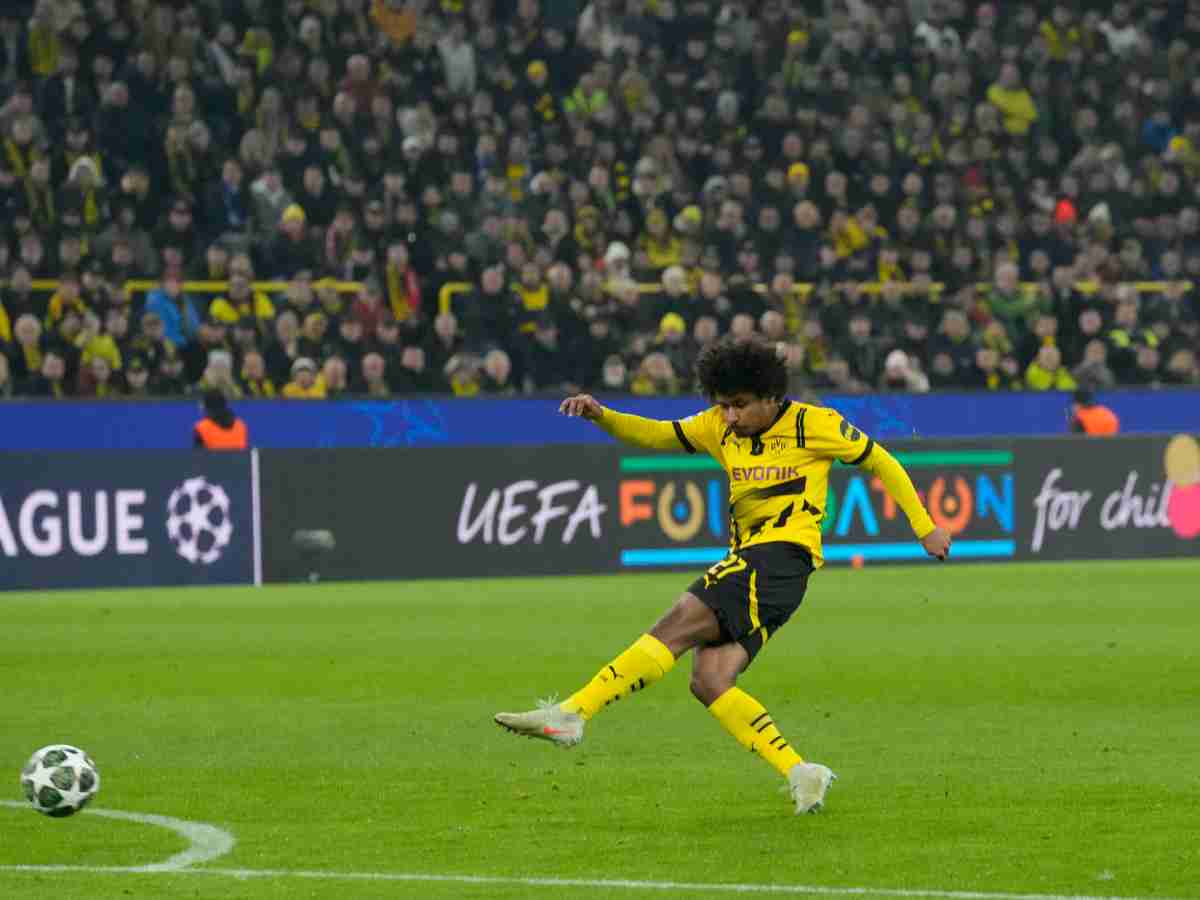 Adeyemi Borussia Dortmund che tira