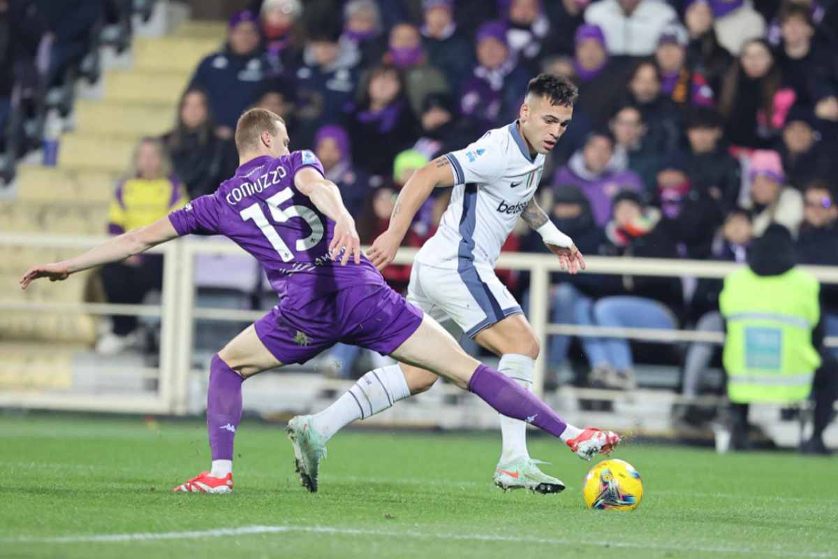 Comuzzo con la maglia della Fiorentina