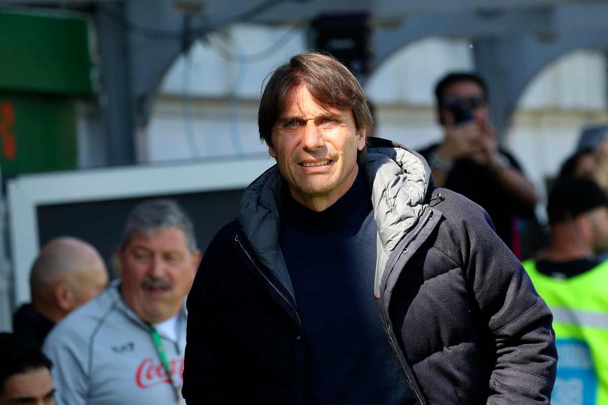 Conte concentrato a bordocampo