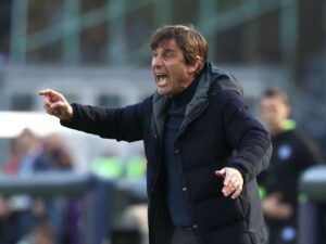 Conte urla preoccupato