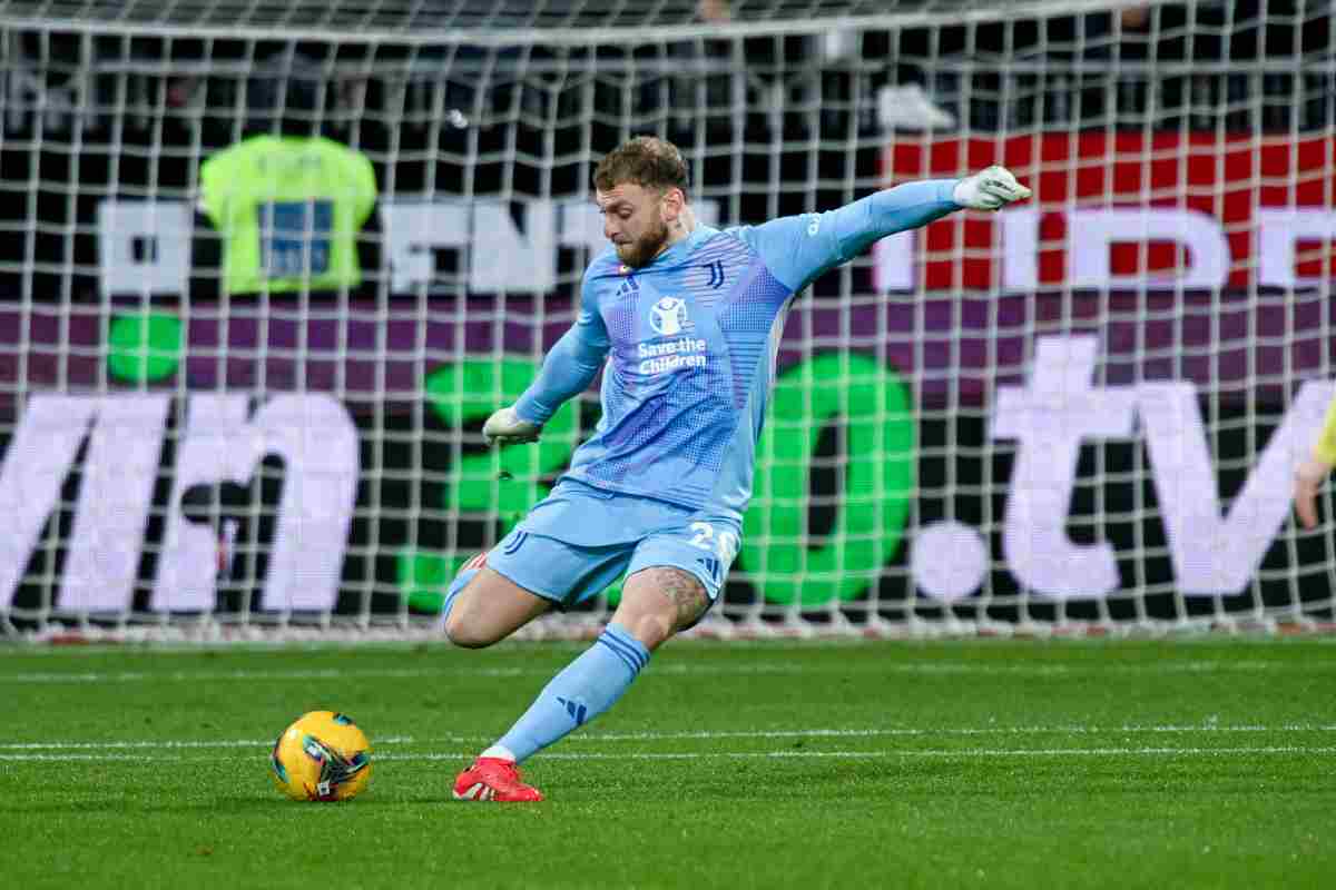 Di Gregorio calcia il pallone