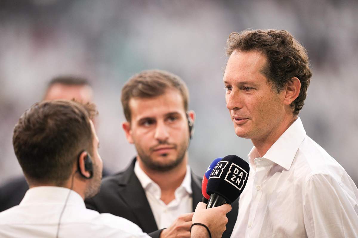 John Elkann parla coi giornalisti della Juve