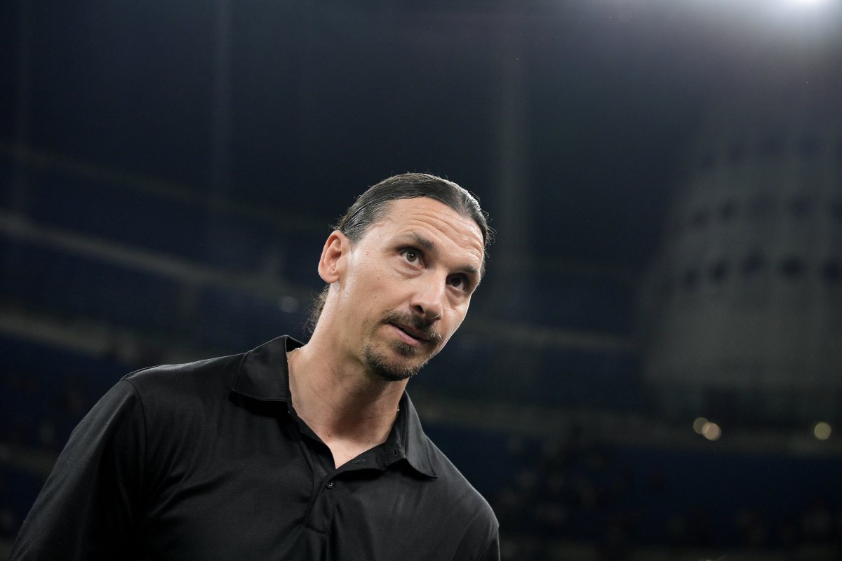 Zlatan Ibrahimovic osserva